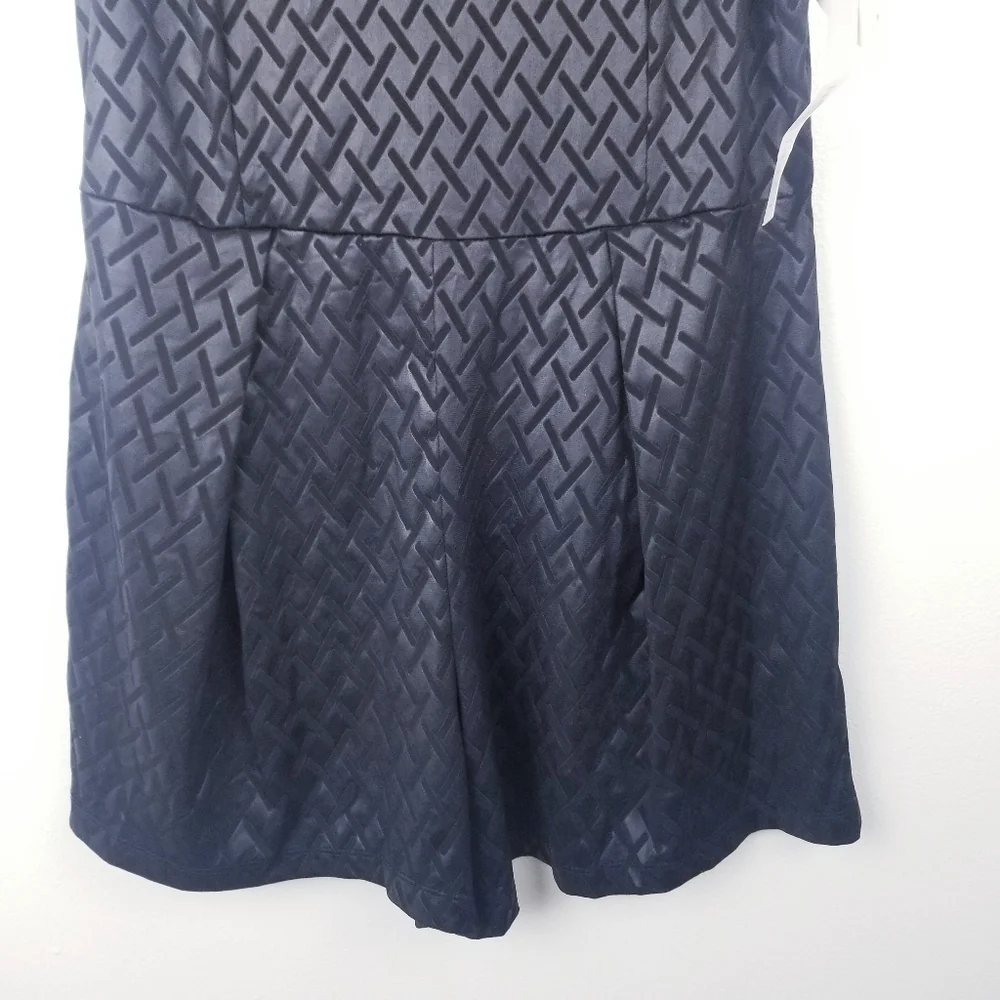 Everleigh Black Sleeveless Romper NWT - Picture 10 of 11